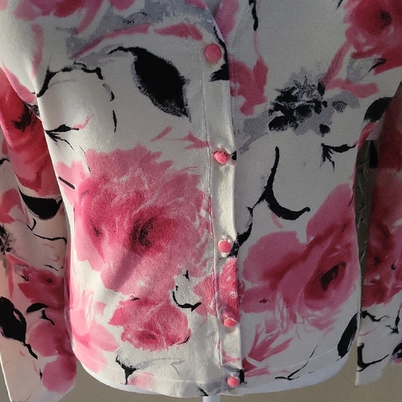 Jones New York Signature Silk Blend Fuscia Floral L/S V-Neck Cardigan - Picture 2 of 8